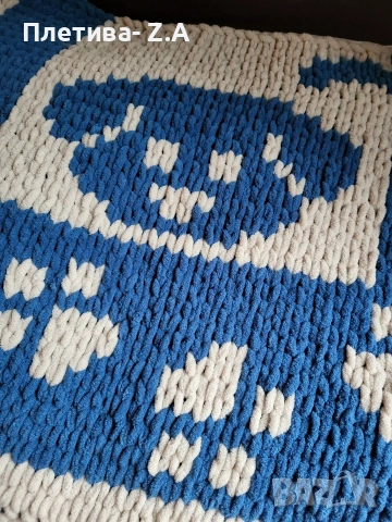 Пухкаво одеяло 60x60 см, ръчно плетено на пръсти – двулицево, снимка 2 - За бебешки колички - 54057105