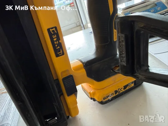 Акумулаторен такер Dewalt DCN 890, снимка 3 - Такери - 56105368