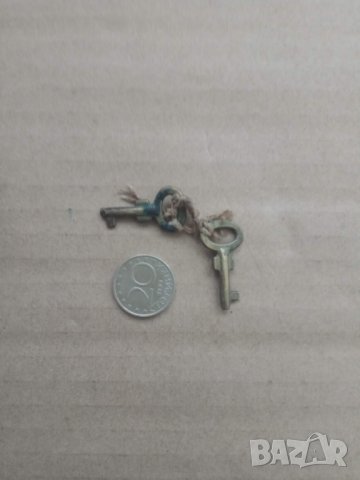 Продавам много малки стари ключета