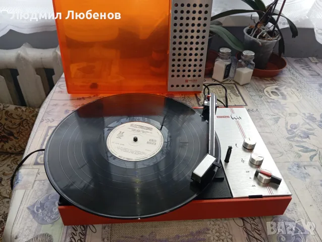 Грамофон Unitra WG 400 Mister hit от 1976г. с вграден усилвател и говорител 
