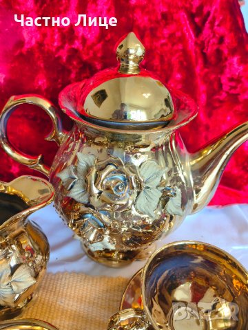 Разкошен Старинен Позлатен Порцеланов Сервиз Комплект за Чай с Релефни Рози, снимка 2 - Сервизи - 42221996