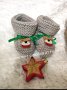 Плете чорапки  с Коледни мотиви , снимка 1 - Детски пантофи - 42886552
