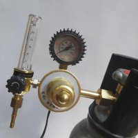 Редуцир вентил,регулатор с часовник и ротаметър за Аргон/въглерод с подгряване 220V, снимка 1 - Други машини и части - 37886224