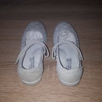 Обувки на дупки, снимка 1 - Детски обувки - 29775555