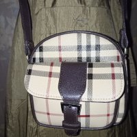 Нова малка чанта през рамо в каре, снимка 1 - Чанти - 42846124