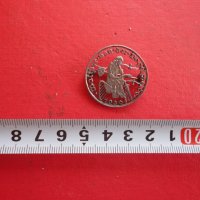 Ажурна сребърна брошка знак 1930, снимка 1 - Колиета, медальони, синджири - 40085082