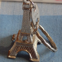 Ключодържател сувенир спомен от ПАРИЖ Айфеловата кула много красив стилен дизайн 43402, снимка 1 - Други - 44790341