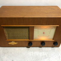 Grundig Radio Limited Edition 50, снимка 2 - Радиокасетофони, транзистори - 36503171