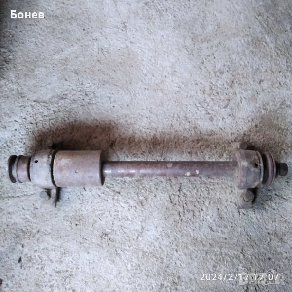 Ос за циркуляр с маховик , снимка 1