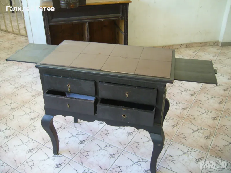 Старинно Помощно Шкафче за Сервиране, снимка 1