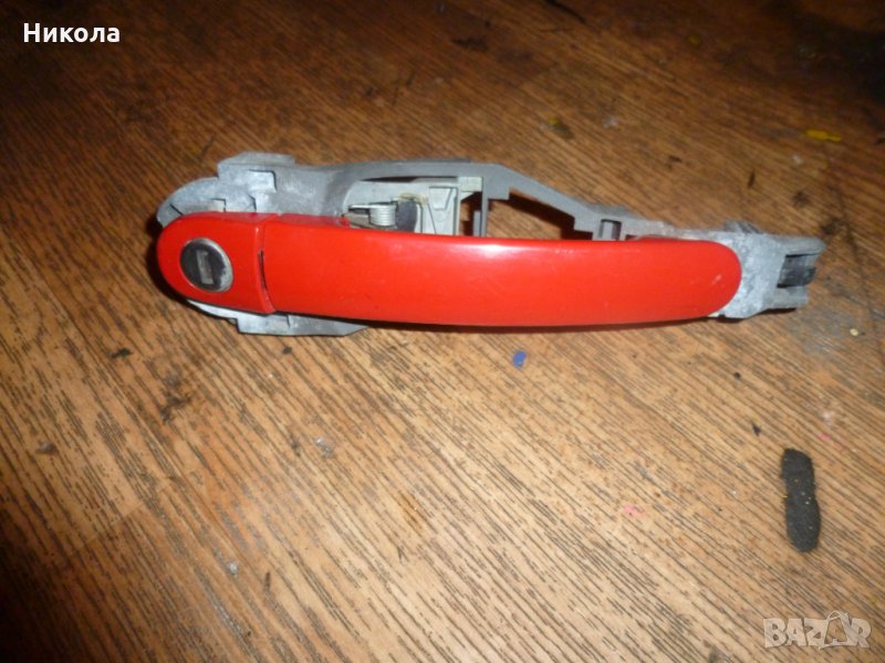 Дръжка за врата предна дясна Голф 4-червена, снимка 1