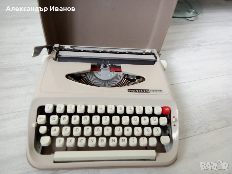 Японска пишеща машина PRIVILEG 1972 г., снимка 1