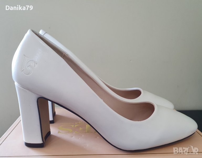 Дамски обувки в бял цвят, снимка 1