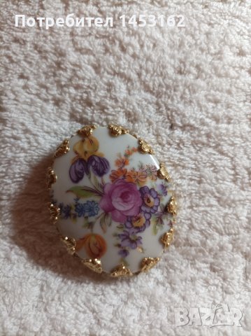Антикварна порцеланова брошка 
