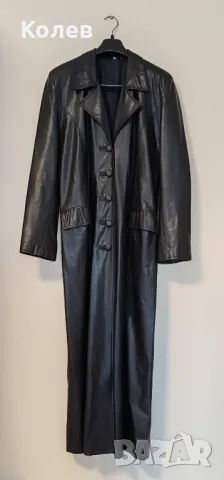 Дълго дамско кожено манто
