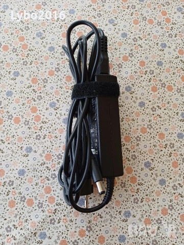 Продавам оригинално зарядно за лаптоп HP.