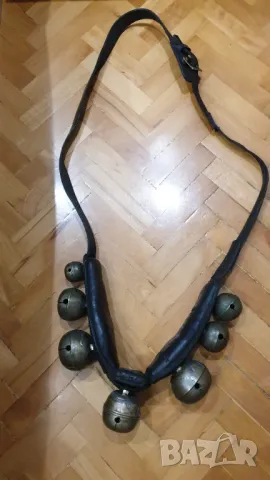 Стар конски гердан с големи звънци- орехчета, снимка 3 - Антикварни и старинни предмети - 47453942