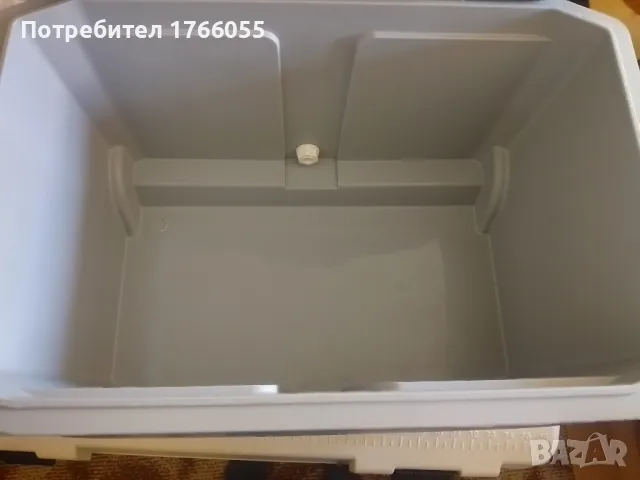 Хладилна чанта на колела Igloo 60 QT Sunset  -леки външни забележки, снимка 6 - Хладилни чанти - 50019256