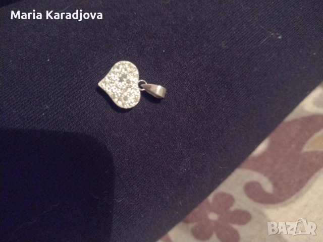 Висулка сърце с камъни