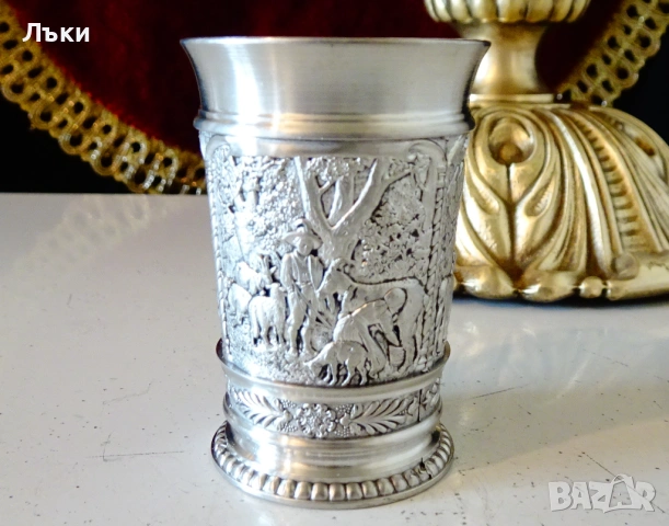 Калаена чаша за ракия с пастирски картини. 