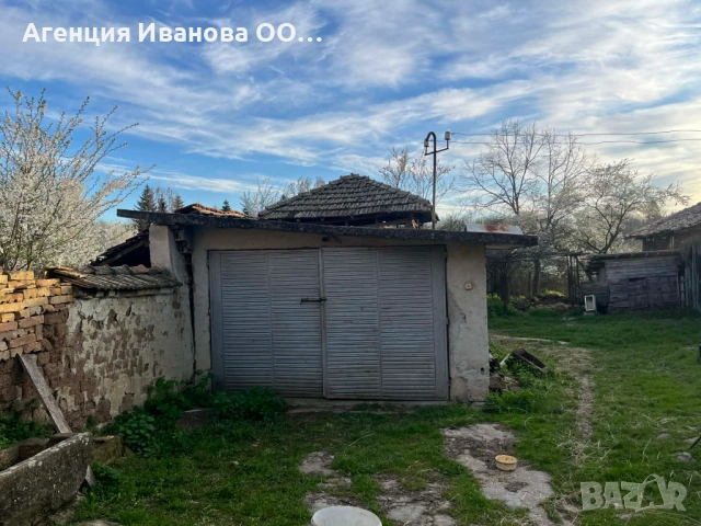 Къща с просторен двор в центъра на село Горица, община Попово, снимка 15 - Къщи - 54189185