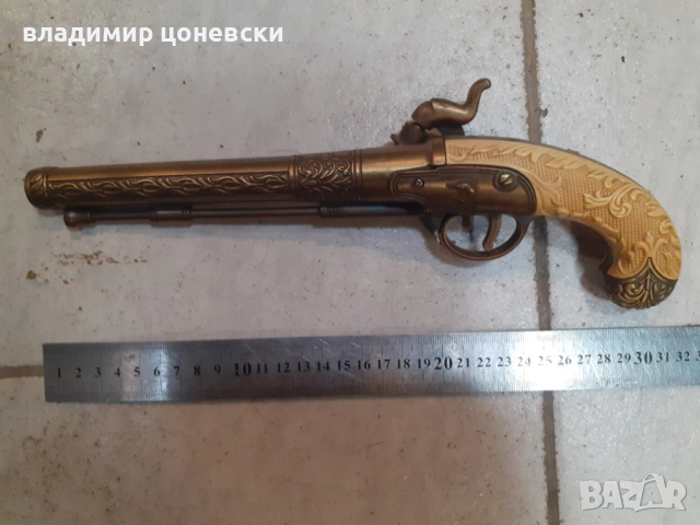 Красив капсулен пистолет,пищов със стойка, снимка 6 - Други ценни предмети - 54067066