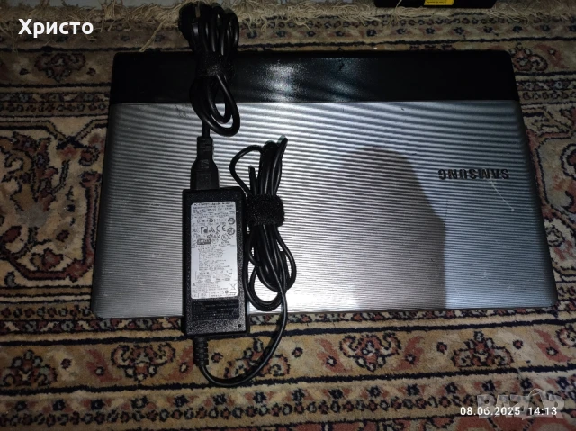 продавам лаптоп samsung 300e