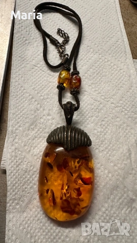 Масивен кехлибарен медальон – ръчна изработка, снимка 5 - Антикварни и старинни предмети - 53254978