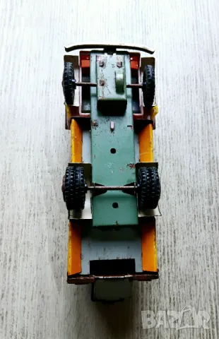 Старо ламаринено камионче , снимка 9 - Антикварни и старинни предмети - 49490126