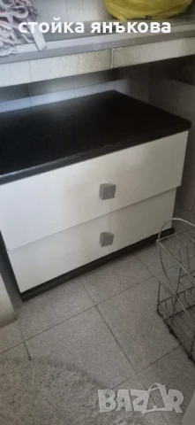 Продавам шкаф с две чекмеджета , снимка 2 - Шкафове - 51370216