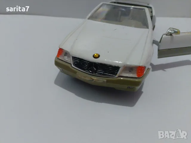 Модел метална количка Мерцедес Бенц /Mercedes-Benz 500 SL (R129) Convertible в мащаб 1:24 , снимка 2 - Колекции - 56228238