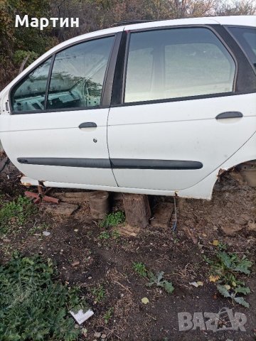 Врати необорудвани за Рено Меган Сценик, снимка 4 - Части - 30698604