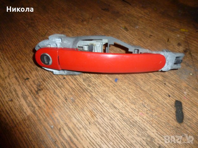 Дръжка за врата предна дясна Голф 4-червена