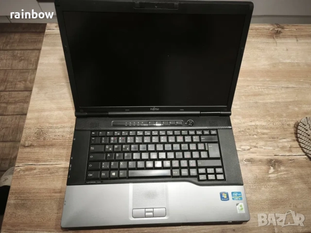 Лаптоп Fujitsu LifeBook E752 повреден, за части