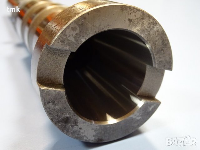 Вертикален шпиндел за фреза L-315 стандарт ISO 40, снимка 2 - Резервни части за машини - 39040506