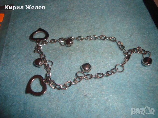 СРЕБРИСТА ГРИВНИЧКА със ЗВЪНЧЕТА и СЪРЧИЦА МНОГО СТИЛНА 27253, снимка 3 - Гривни - 34983749