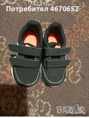 Детски маратонки Адидас, снимка 4 - Детски маратонки - 52677152