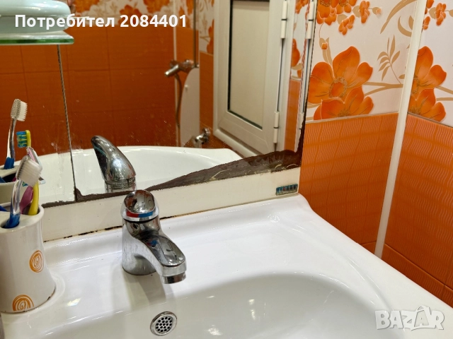 Комплект за баня - долен шкаф с мивка и горен шкаф с огледало , снимка 3 - Мивки - 52516699