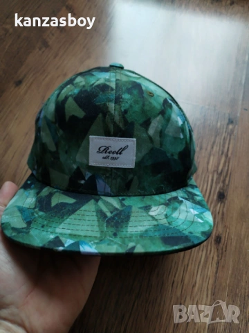 reell - страхотна шапка КАТО НОВА универсален размер