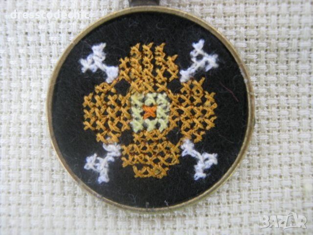 Бродирани бижута с шевици 2, снимка 5 - Колиета, медальони, синджири - 29697661