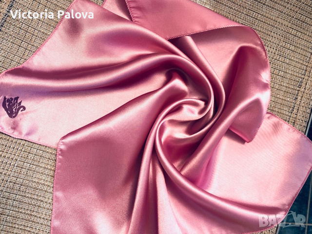 Шал SWAROVSKI, снимка 2 - Шалове - 36578475