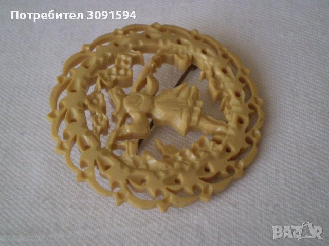 стара брошка изработена от бакелит фолклор жена дама, снимка 7 - Антикварни и старинни предмети - 36821125