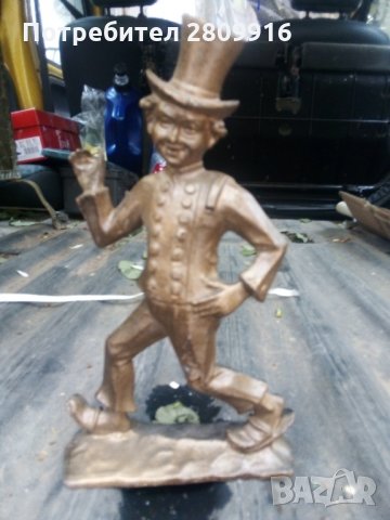 Метална фигура на комик