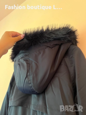 Дълго черно яке с пух отвътре и косъм на качулката с джобове 36 размер на марката Mohito 🖤, снимка 11 - Якета - 51464245