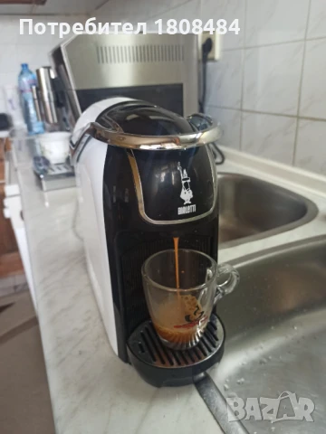 Кафе машина Биалети за капсули. Машината е нова правени са няколко кафета с нея ,подарък 30 капсули , снимка 3 - Кафемашини - 50816863