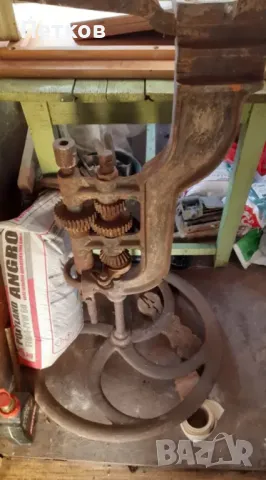 Ръчна голяма бормашина антична