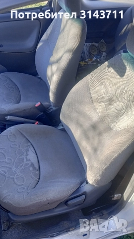 Седалки за Тойота ярис 2001 година