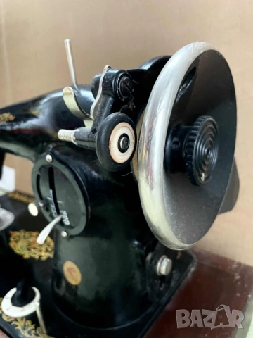 Руска шевна машина, снимка 6 - Антикварни и старинни предмети - 52169729