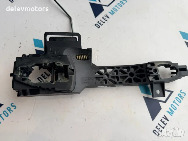 82665-R2000 предна дясна основа за външна дръжка на врата от Kia Sportage 5, 1.6 CRDi, снимка 4 - Части - 56249535