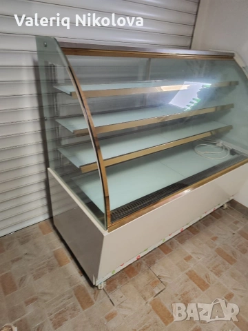 Сладкарска витрина, снимка 4 - Хладилни витрини и фризери - 53245438